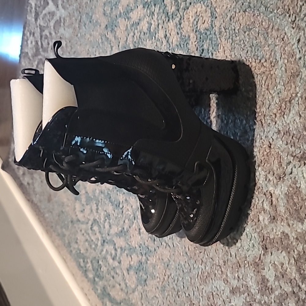 Shoes - Picture 2 of 3